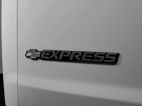 Used 2018 Chevrolet Express 2500 w/ Driver Convenience Package RWD image 14