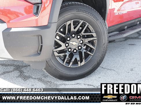 New 2025 Chevrolet Silverado EV LT image 9