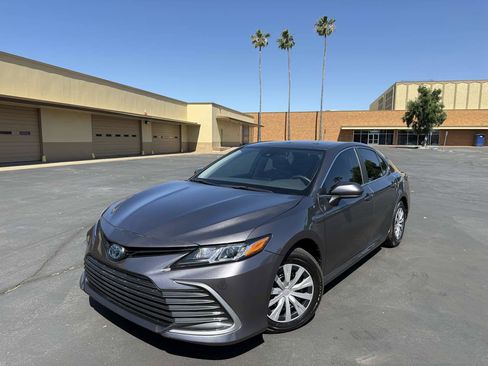 Used 2022 Toyota Camry LE FWD image 3