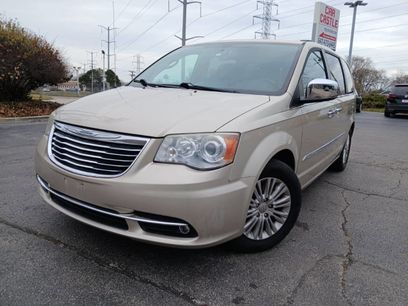 Used 2013 Chrysler Town & Country Limited w/ Luxury Group