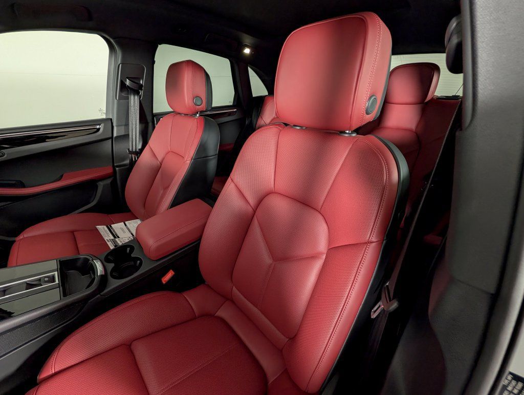 New 2026 Porsche Macan AWD/4WD image 5