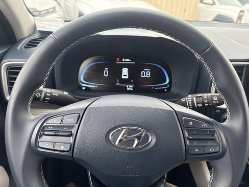 Used 2023 Hyundai Venue Limited image 28