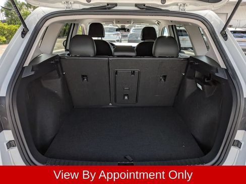 Used 2025 Volkswagen Taos SE AWD/4WD image 27