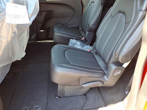 New 2026 Chrysler Pacifica Select image 12