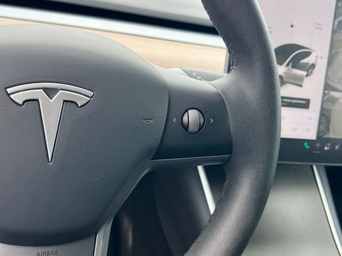 Used 2021 Tesla Model Y Long Range AWD/4WD image 20