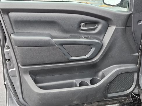 Used 2019 Nissan Titan S image 7
