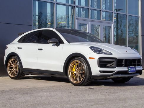 Used 2022 Porsche Cayenne Turbo GT image 3