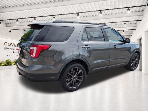 Used 2018 Ford Explorer XLT w/ Equipment Group 202A FWD image 11