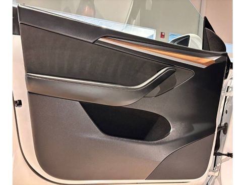 Used 2023 Tesla Model Y Long Range image 18