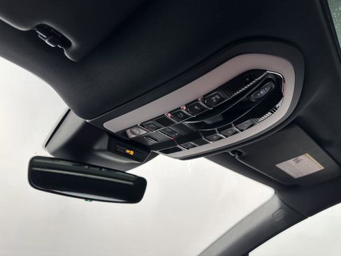 Certified 2025 Porsche Macan Macan image 32