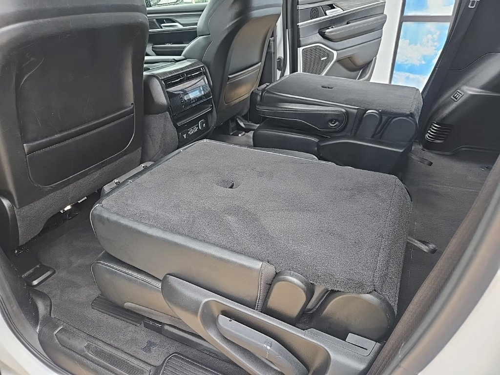 Used 2024 Jeep Wagoneer Series III AWD/4WD image 28