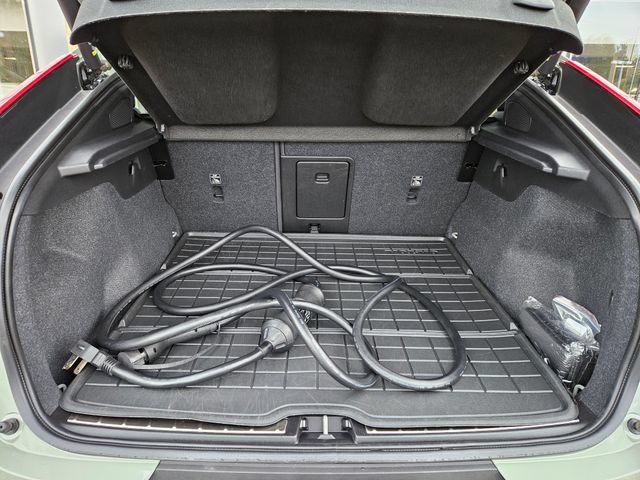 Certified 2023 Volvo C40 P8 Recharge Plus w/ Climate Package AWD/4WD image 12