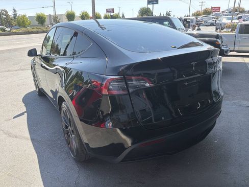 Used 2022 Tesla Model Y Performance AWD/4WD image 3
