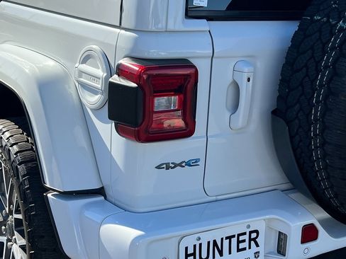 Used 2024 Jeep Wrangler High Altitude image 20