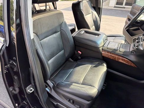 Used 2017 Chevrolet Suburban Premier AWD/4WD image 23