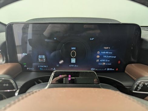 Used 2025 Lincoln Aviator Reserve w/ Equipment Group 201A image 12