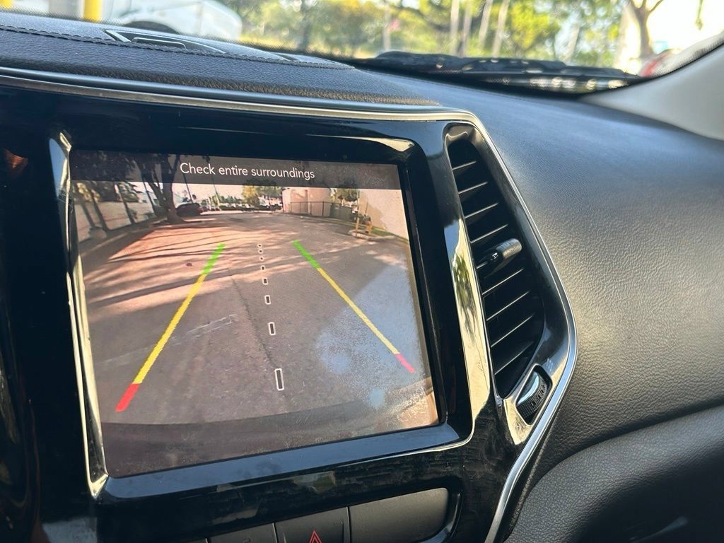 Used 2019 Jeep Cherokee Limited FWD image 24