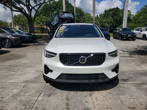 Certified 2024 Volvo XC40 B5 Plus AWD/4WD image 2