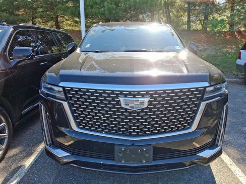 Used 2022 Cadillac Escalade Luxury w/ LPO, Floor Liner Package image 2