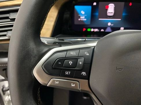 Used 2025 Volkswagen Atlas SE AWD/4WD image 14