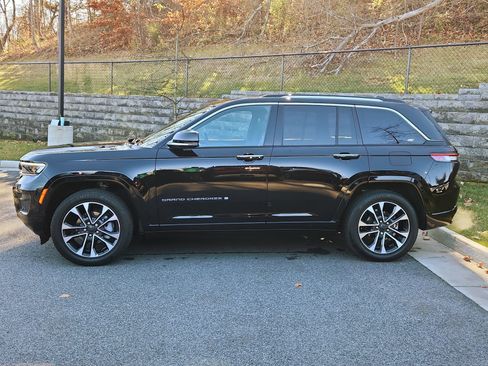 Used 2023 Jeep Grand Cherokee Overland image 6