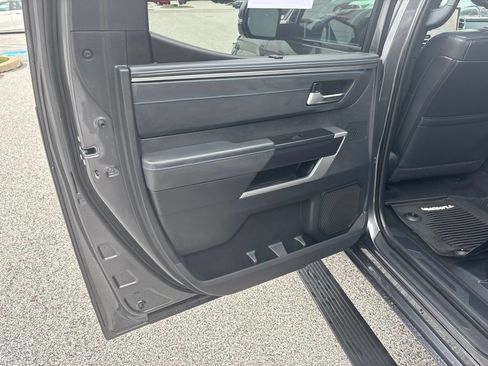 Used 2023 Toyota Tundra Platinum AWD/4WD image 17