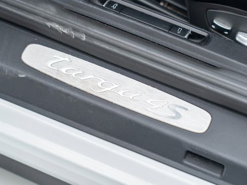 Used 2019 Porsche 911 Targa 4S image 15