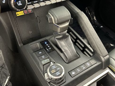 Used 2025 Toyota Tacoma 4x4 Double Cab Hybrid image 16