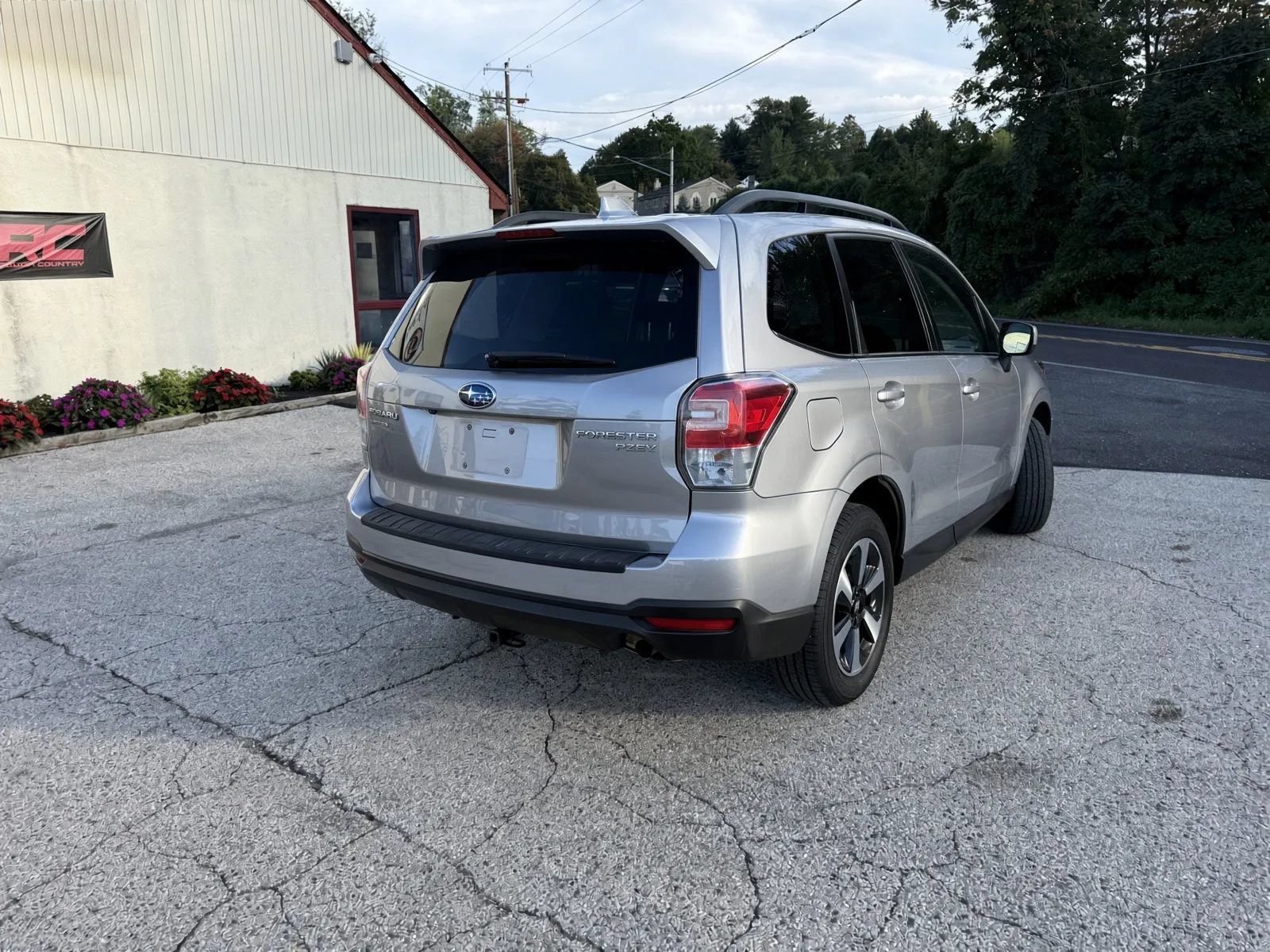 Used 2017 Subaru Forester 2.5i Premium w/ Popular Package #2A AWD/4WD image 5