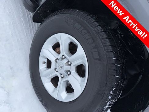 Used 2016 Toyota 4Runner SR5 image 3