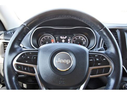 Used 2021 Jeep Cherokee Latitude Plus image 17