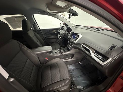 Used 2024 GMC Terrain SLE image 25