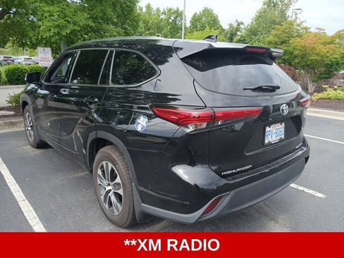 Used 2021 Toyota Highlander XLE AWD/4WD image 5