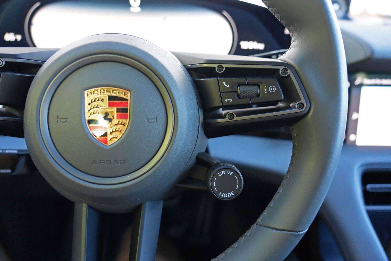 Used 2022 Porsche Taycan 4S AWD/4WD image 21