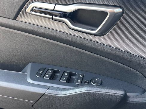 Certified 2025 Kia Sportage LX FWD image 5