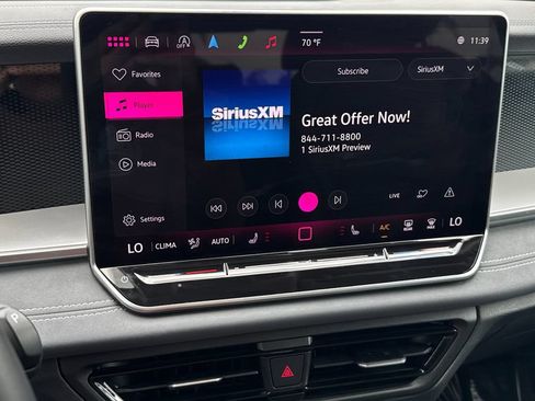 Used 2025 Volkswagen Tiguan SE AWD/4WD image 17