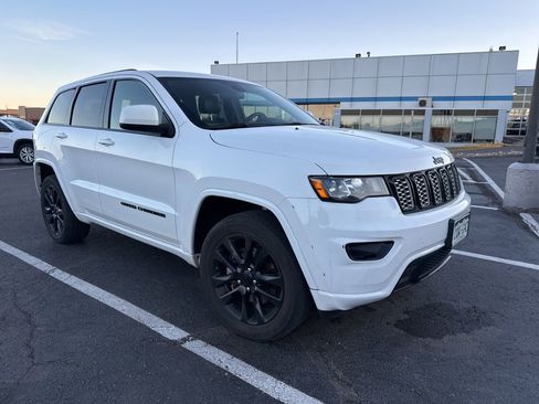Used 2021 Jeep Grand Cherokee Laredo X image 30
