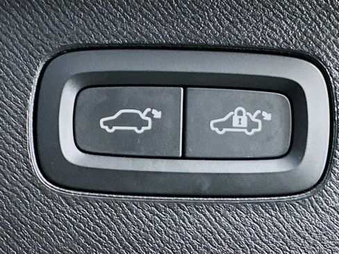 Used 2022 Volvo XC90 T5 Momentum w/ Advanced Package image 32