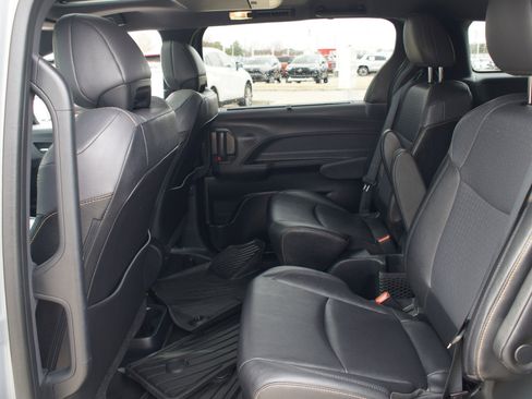 Used 2023 Toyota Sienna XLE Woodland Edition image 17