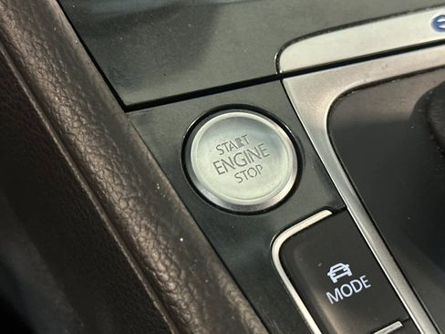 Used 2018 Volkswagen e-Golf SEL Premium image 26