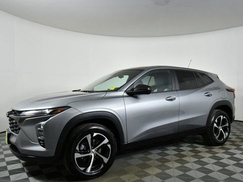 Used 2025 Chevrolet Trax RS w/ Driver Confidence Package image 1