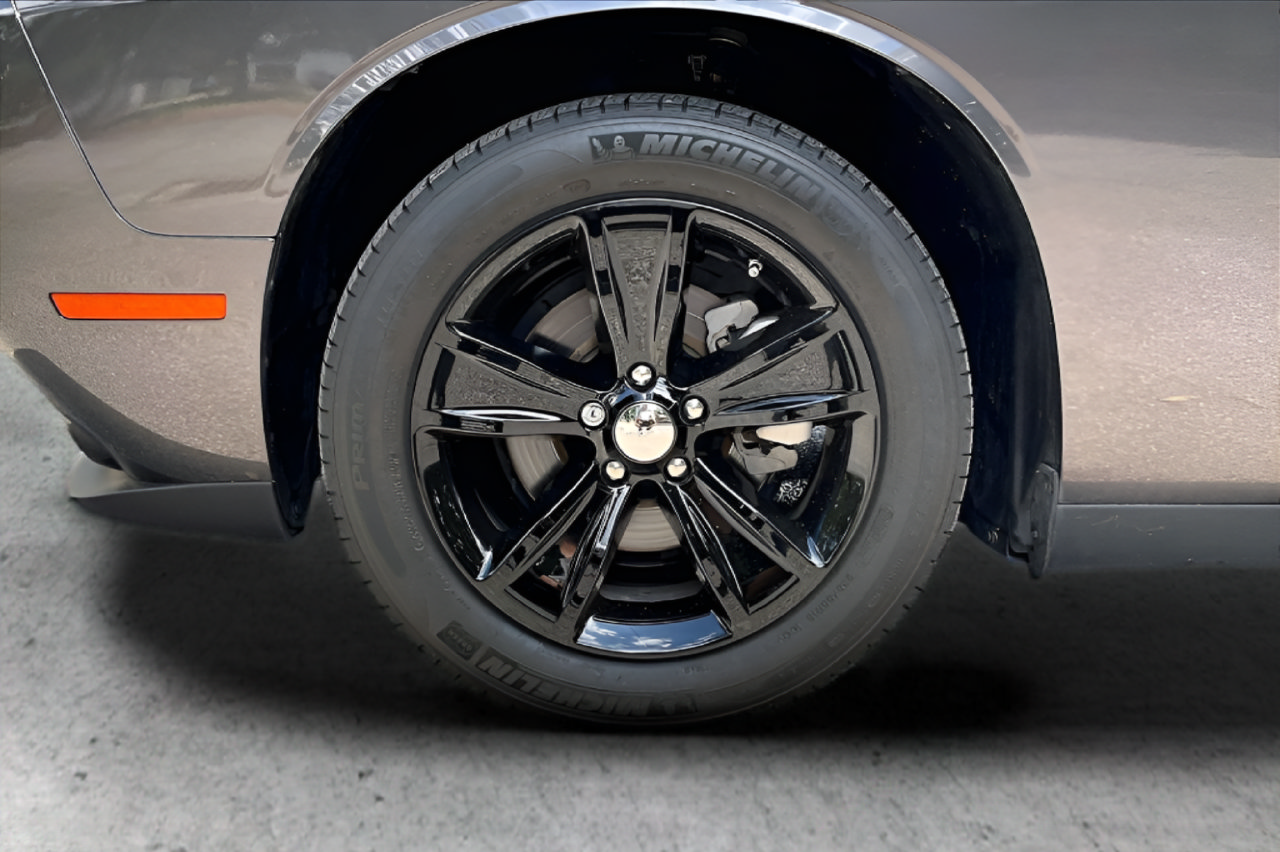 Used 2023 Dodge Challenger SXT RWD image 31