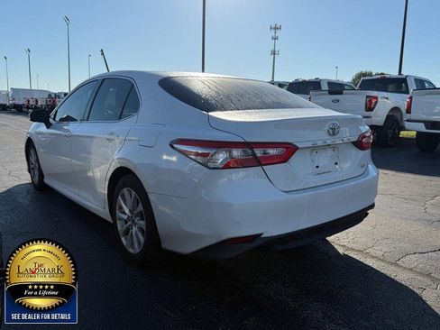 Used 2018 Toyota Camry LE image 7