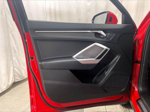 Used 2025 Audi Q3 2.0T Premium image 9