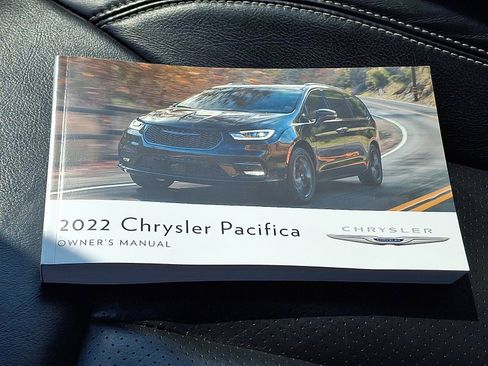 Used 2022 Chrysler Pacifica Touring-L image 25