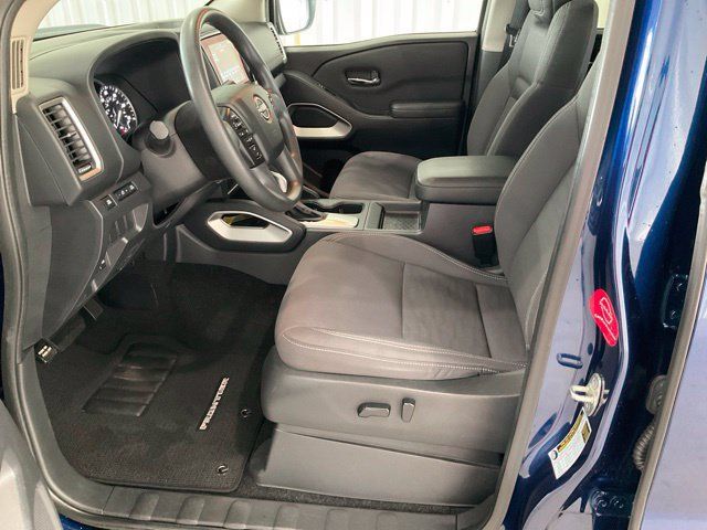 Used 2022 Nissan Frontier SV AWD/4WD image 3