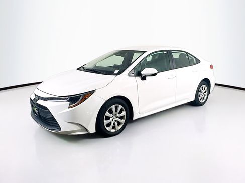 Used 2024 Toyota Corolla LE image 3