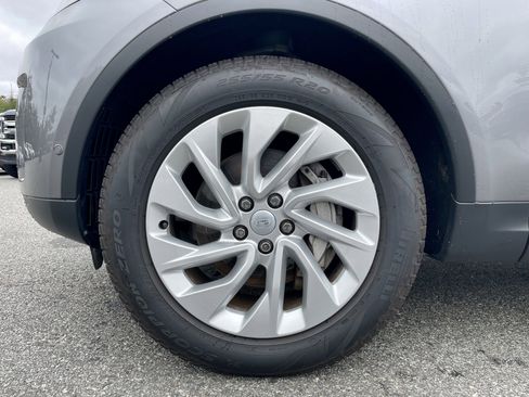 Certified 2024 Land Rover Discovery S image 9