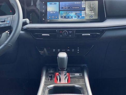 New 2025 Nissan Kicks SR image 24