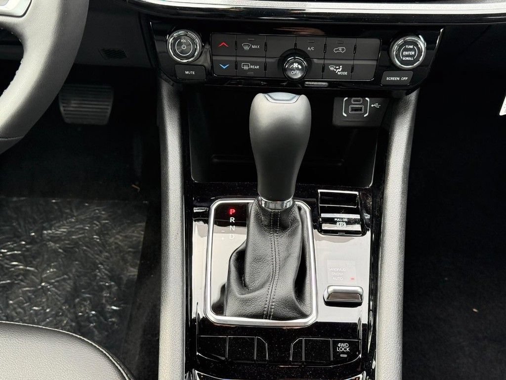 New 2026 Jeep Compass Latitude AWD/4WD image 8